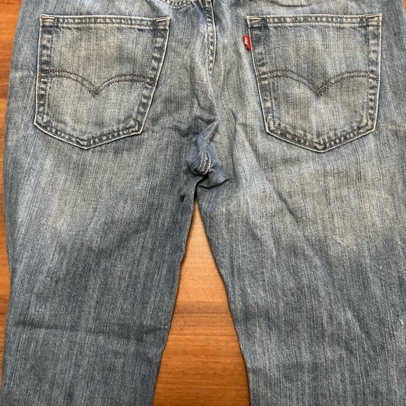 Four pairs of assorted Levi’s jeans (blue) one pair of black jeans - Picture 8 of 10